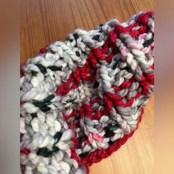 NWOT Red/grey/white infinity scarf - Picture 4 of 11